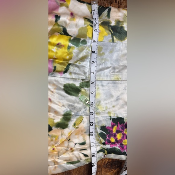 Ann Taylor Floral Silk Dress. Lines. Great Condition. Size 4. Creamy White - Picture 7 of 9